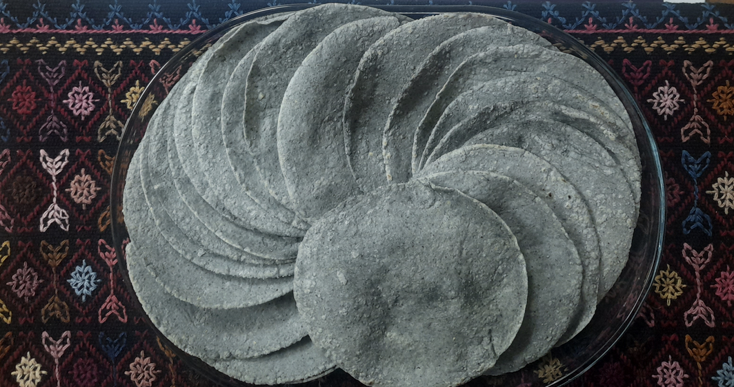 Tortillas de maíz elaboradas con maíz azul en México